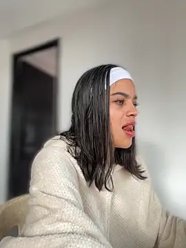 JuanitaMore01 online show from November 2025 08:00:01 PM