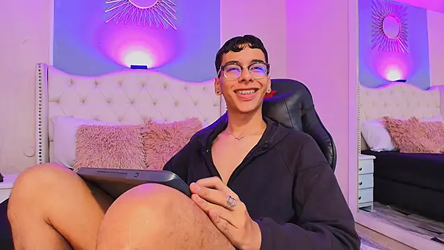 Aiden Royce online show from September 2025 05:20:01 AM