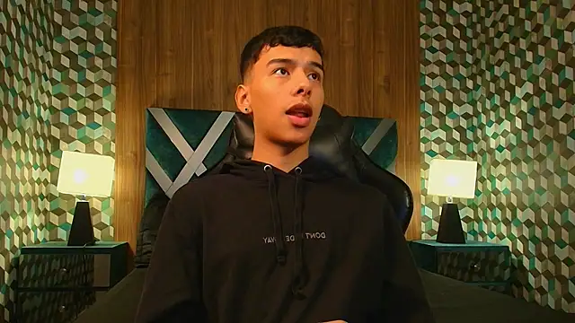 Aiden Royce online show from October 2025 05:37:02 AM