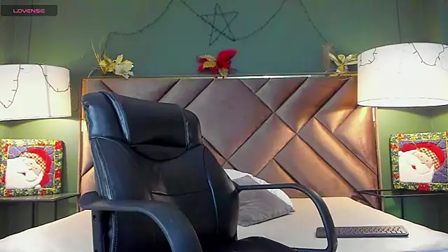 Aiden Royce online show from December 2025 05:57:02 AM