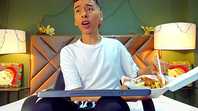 Aiden Royce online show from December 2025 05:05:01 AM