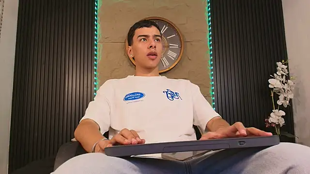 Aiden Royce online show from April 2026 11:46:01 PM