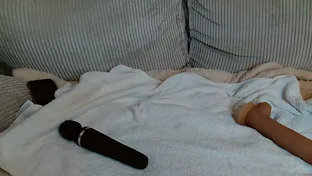 Snapshot of liloush__ chatting on October 2025 10:09:02 PM liloush online show from October 2025 10:09:02 PM