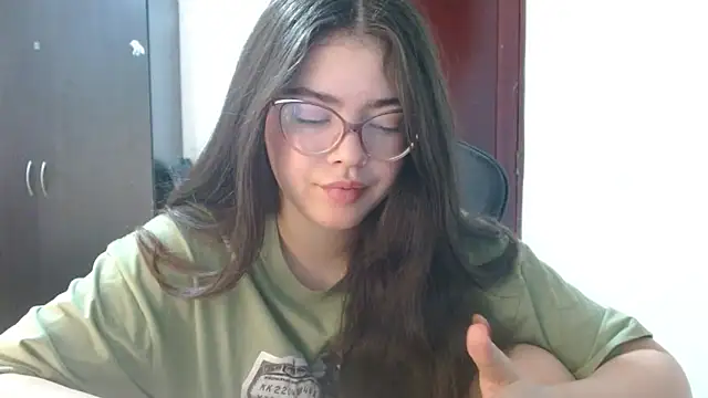 Snapshot of Valentina2390 chatting on June 2026 01:30:01 AM Valentina2390 online show from June 2026 01:30:01 AM