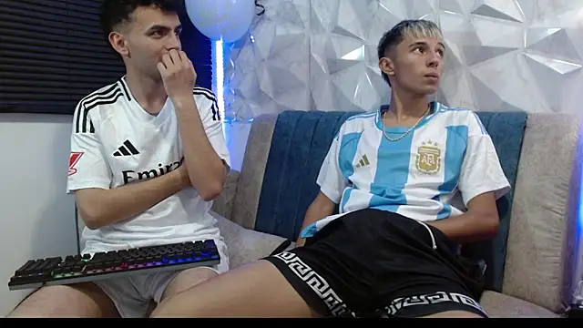 Isaac tan online show from September 2025 02:02:01 AM