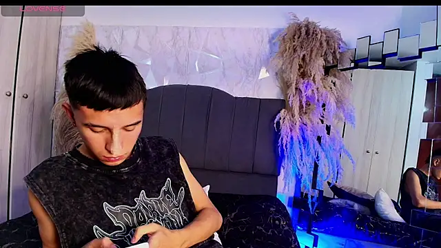 Isaac tan online show from February 2026 04:33:02 AM