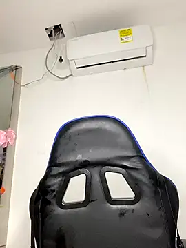 Rousevans  online show from November 2025 04:25:01 AM