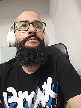 Snapshot of FranccoJ chatting on November 2025 12:11:01 AM FranccoJ online show from November 2025 12:11:01 AM