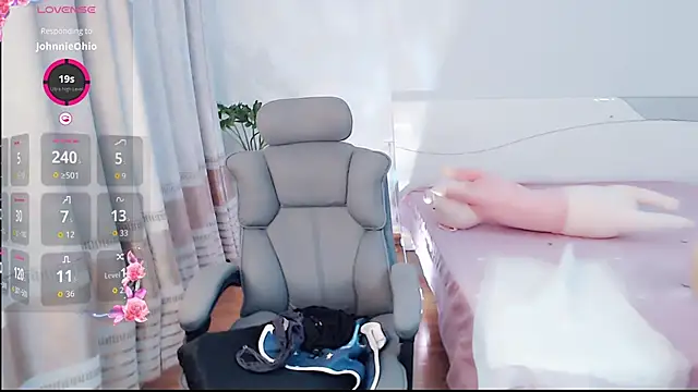 yaoyao-baby520 online show from November 2025 01:16:01 AM