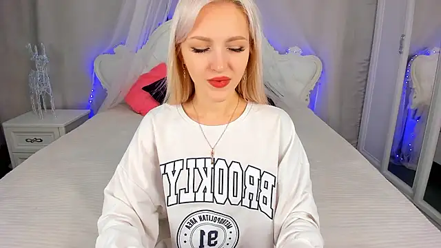 LisaFoxyMe online show from November 2025 09:10:02 AM