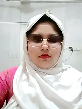 Snapshot of Nusrat-N chatting on June 2026 10:13:01 AM Nusrat-N online show from June 2026 10:13:01 AM