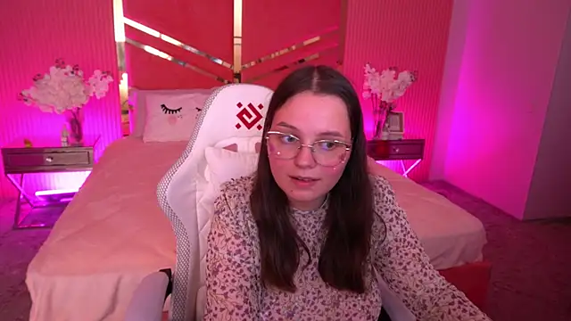 SophieDreamss online show from September 2025 07:57:02 PM