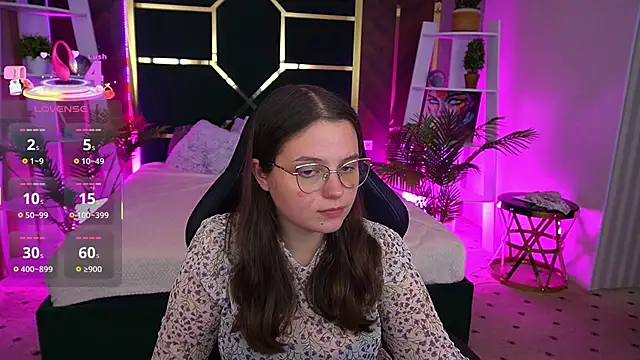 SophieDreamss online show from September 2025 02:00:02 PM