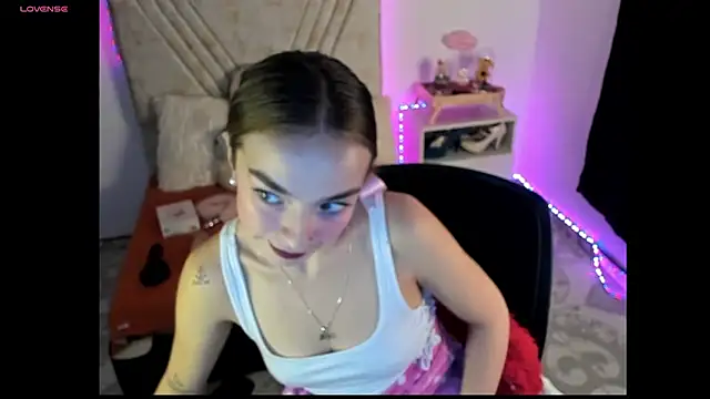 Snapshot of Mia_Victoria22 chatting on July 2026 01:41:02 AM Mia Victoria22 online show from July 2026 01:41:02 AM