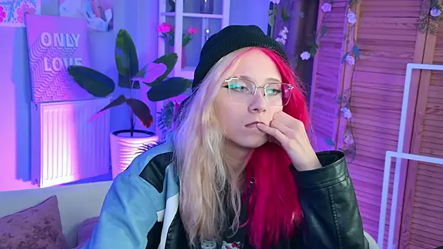 SakuraBliss online show from September 2025 04:40:01 PM