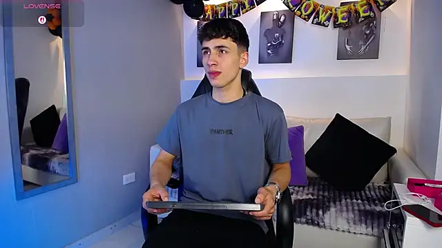 AdrianRinaldi online show from October 2025 09:05:02 PM