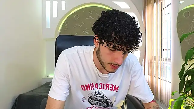 Snapshot of Rafael_Mendezz chatting on September 2025 08:20:02 PM Rafael Mendezz online show from September 2025 08:20:02 PM