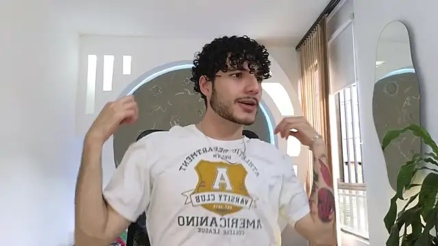 Snapshot of Rafael_Mendezz chatting on September 2025 08:42:02 PM Rafael Mendezz online show from September 2025 08:42:02 PM