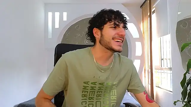 Snapshot of Rafael_Mendezz chatting on September 2025 08:53:02 PM Rafael Mendezz online show from September 2025 08:53:02 PM