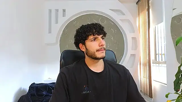 Snapshot of Rafael_Mendezz chatting on September 2025 08:43:02 PM Rafael Mendezz online show from September 2025 08:43:02 PM