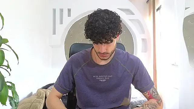 Snapshot of Rafael_Mendezz chatting on September 2025 08:25:01 PM Rafael Mendezz online show from September 2025 08:25:01 PM