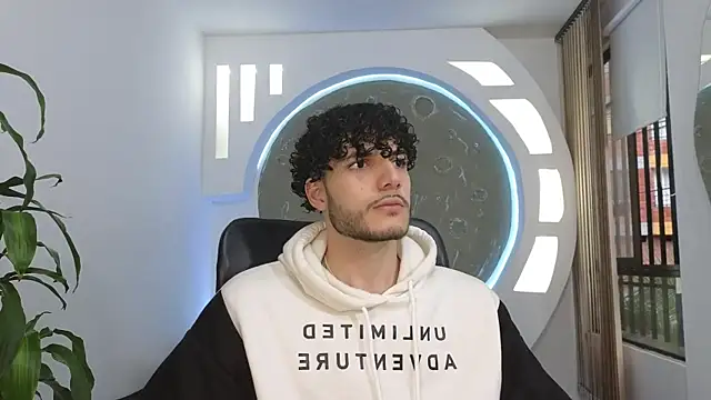 Snapshot of Rafael_Mendezz chatting on October 2025 08:15:01 PM Rafael Mendezz online show from October 2025 08:15:01 PM