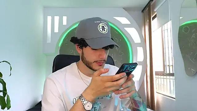 Snapshot of Rafael_Mendezz chatting on October 2025 07:55:02 PM Rafael Mendezz online show from October 2025 07:55:02 PM