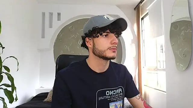 Snapshot of Rafael_Mendezz chatting on October 2025 08:40:01 PM Rafael Mendezz online show from October 2025 08:40:01 PM