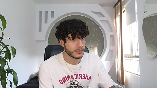 Snapshot of Rafael_Mendezz chatting on October 2025 09:03:02 PM Rafael Mendezz online show from October 2025 09:03:02 PM