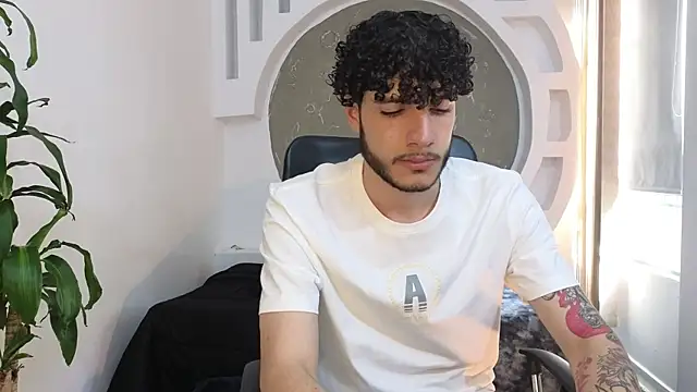 Snapshot of Rafael_Mendezz chatting on October 2025 08:20:01 PM Rafael Mendezz online show from October 2025 08:20:01 PM