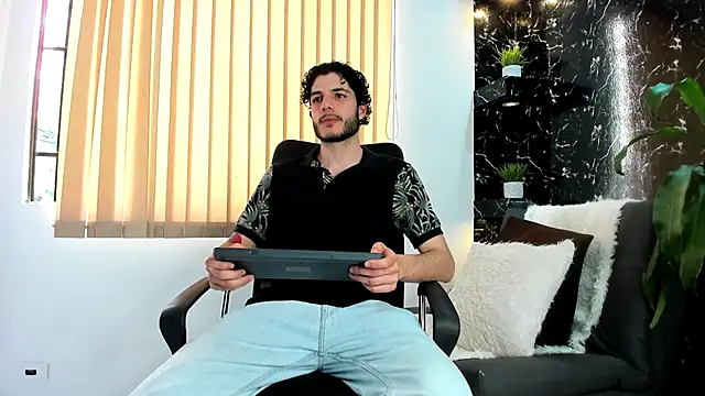 Snapshot of Rafael_Mendezz chatting on November 2025 08:51:01 PM Rafael Mendezz online show from November 2025 08:51:01 PM