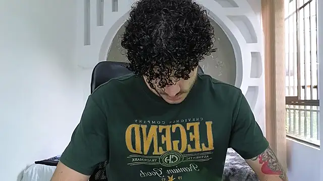 Snapshot of Rafael_Mendezz chatting on November 2025 08:20:01 PM Rafael Mendezz online show from November 2025 08:20:01 PM