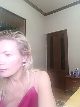 Julia Giulia online show from October 2025 09:24:01 PM