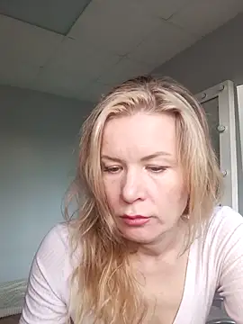 Julia Giulia online show from March 2026 03:48:01 PM