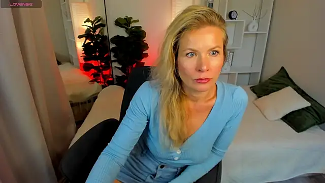 Snapshot of Julia_Giulia chatting on June 2026 06:56:01 PM Julia Giulia online show from June 2026 06:56:01 PM