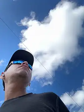 marlonghc4 online show from November 2025 03:56:02 PM