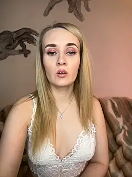 KiraBerht online show from March 2026 06:32:01 PM