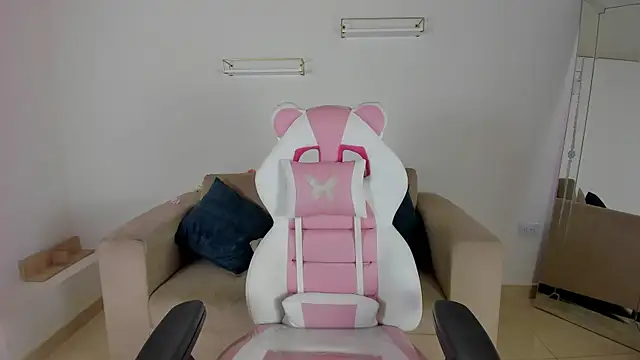 april smiith online show from September 2025 12:16:01 PM