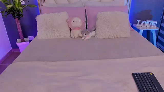 NaishaFord 1 online show from April 2026 04:39:01 AM