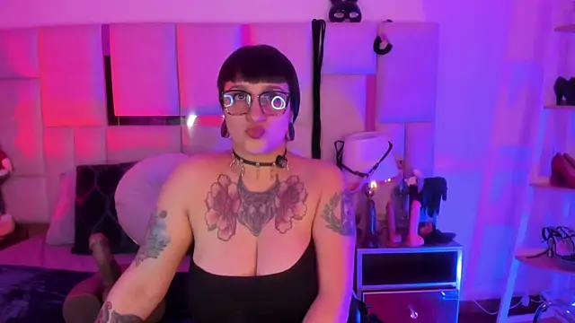 Violett Novoa online show from December 2025 07:21:01 PM