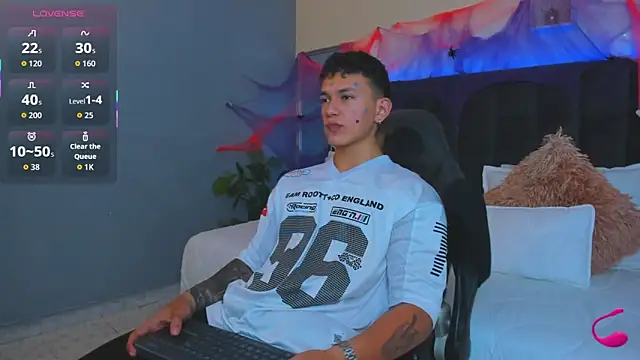 Thomas moon online show from October 2025 01:03:02 PM