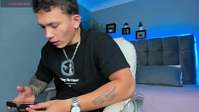 Thomas moon online show from April 2026 01:03:02 PM