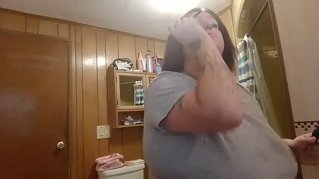 vanessraine online show from September 2025 08:31:02 PM