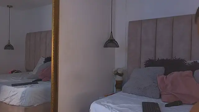 arianaa miller  online show from September 2025 08:03:01 PM