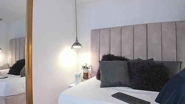 arianaa miller  online show from November 2025 07:45:02 PM