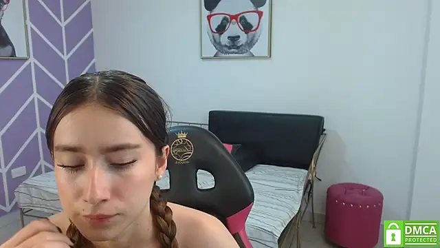 Adhara Kitten online show from October 2025 01:08:01 PM