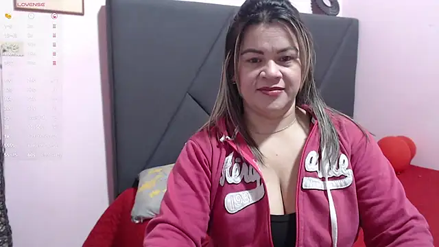 pamela echeverria online show from October 2025 10:21:01 AM