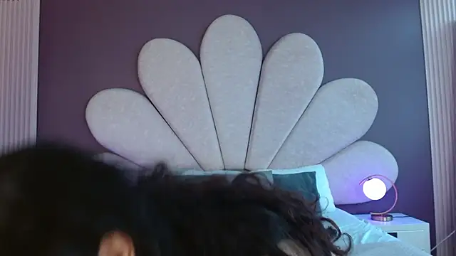 NickandAbby  online show from September 2025 01:00:02 PM