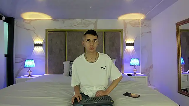 NickandAbby  online show from October 2025 12:24:02 PM