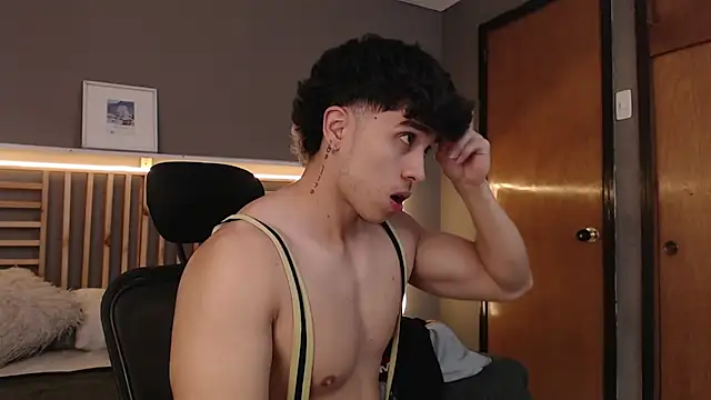 Snapshot of PaulEvens chatting on February 2026 01:05:02 PM PaulEvens online show from February 2026 01:05:02 PM